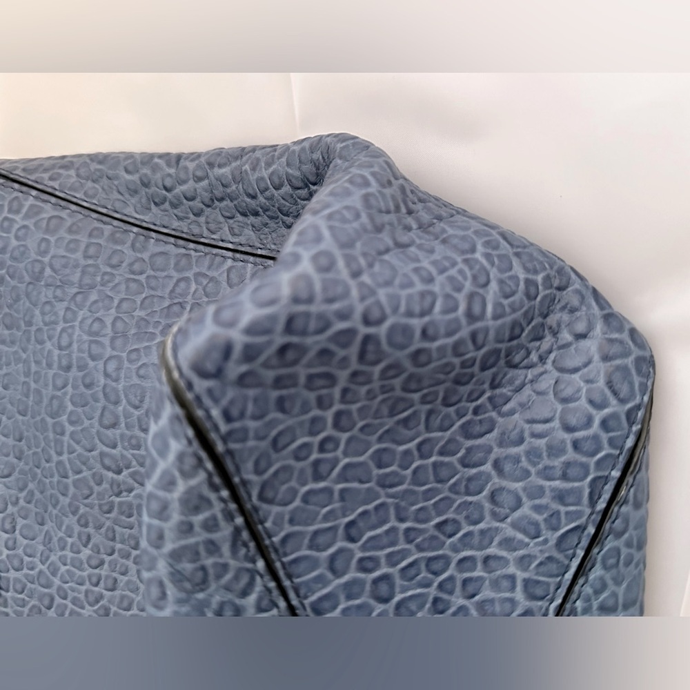 Burberry | Dewsbury Blue Leather Tote Bag - Picture 14 of 16